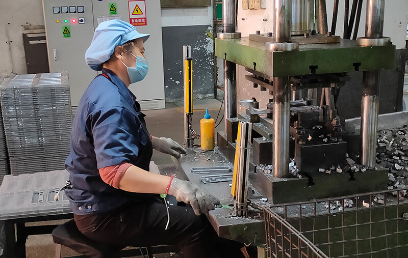 鑄件整平，切邊